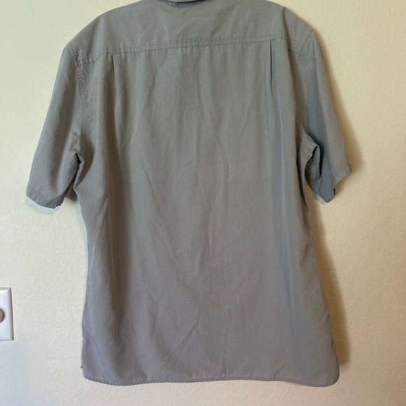 Eddie Bauer Men's Size Medium Travex Free Dry Short Sleeve Button Down Shirt - Picture 2 of 10